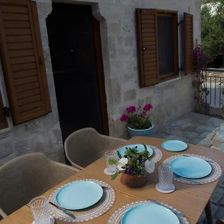 Cozy Stone House Petrino *